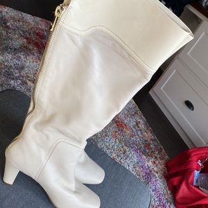 Bandolino women’s knee-high boot, off-white, size 8M, never worn